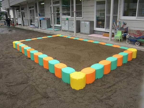 砂場 の 枠